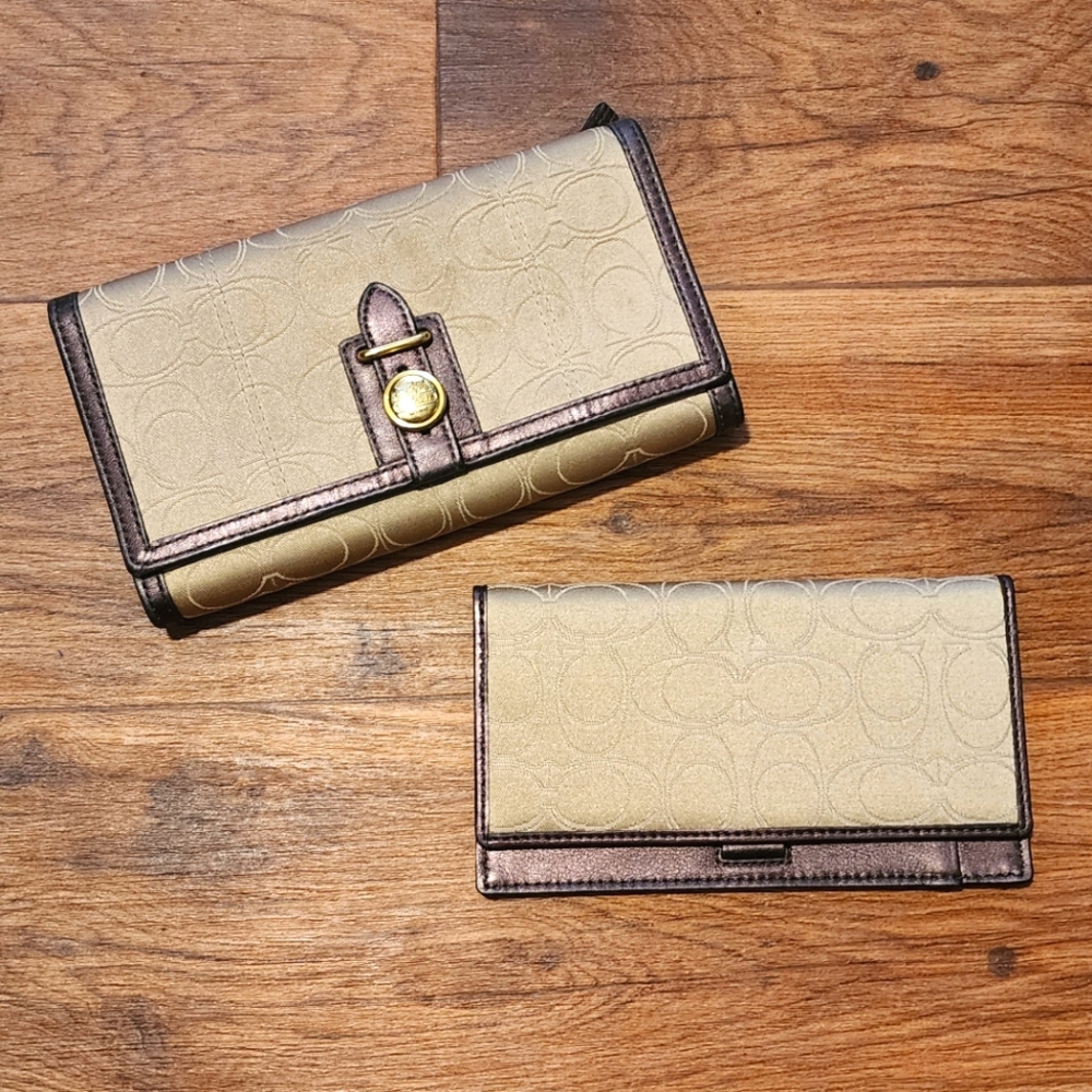 VINTAGE Authentic Coach wallet with checkbook insert